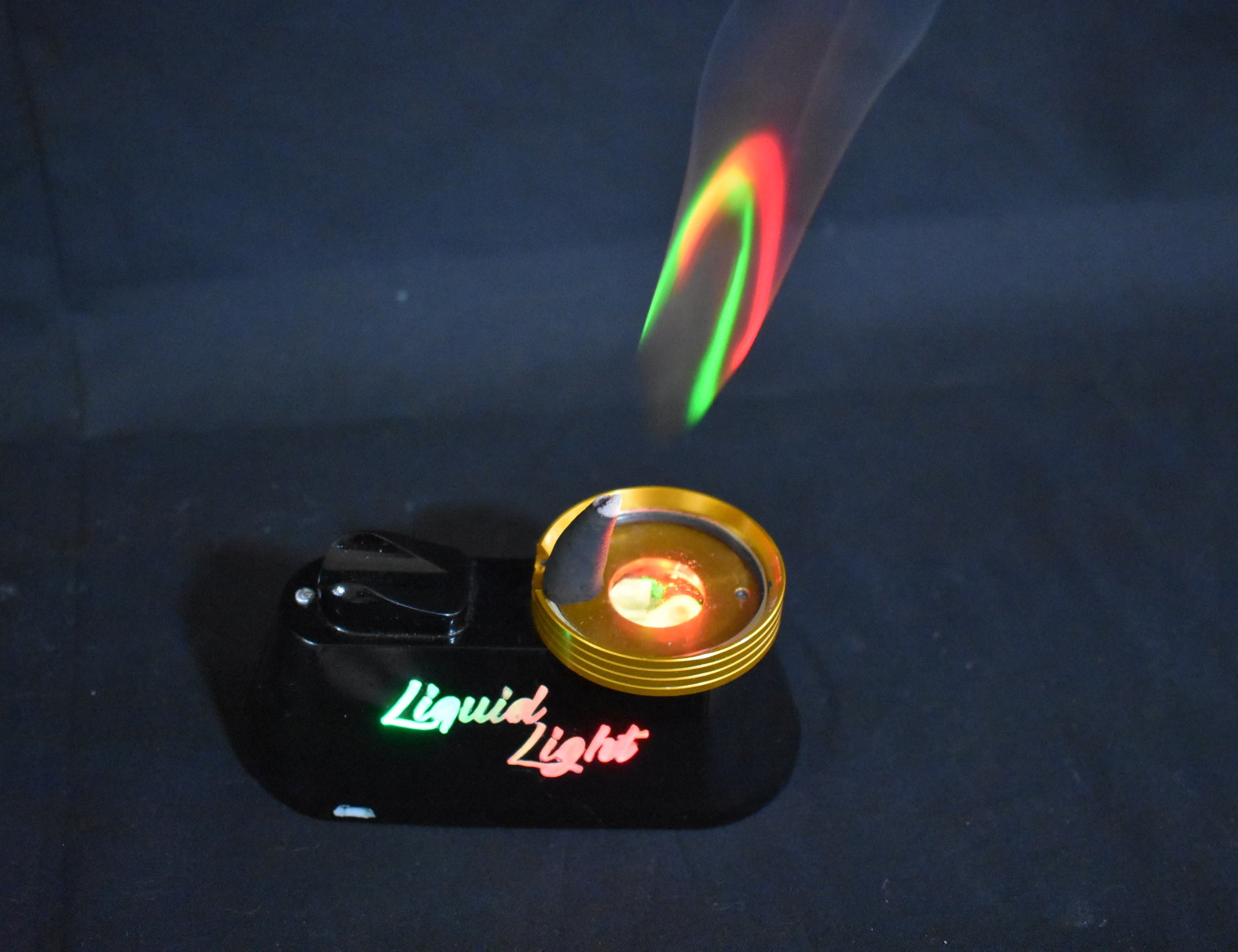 industrial design，Glass，aluminium，lighting，atmosphere，lamp，