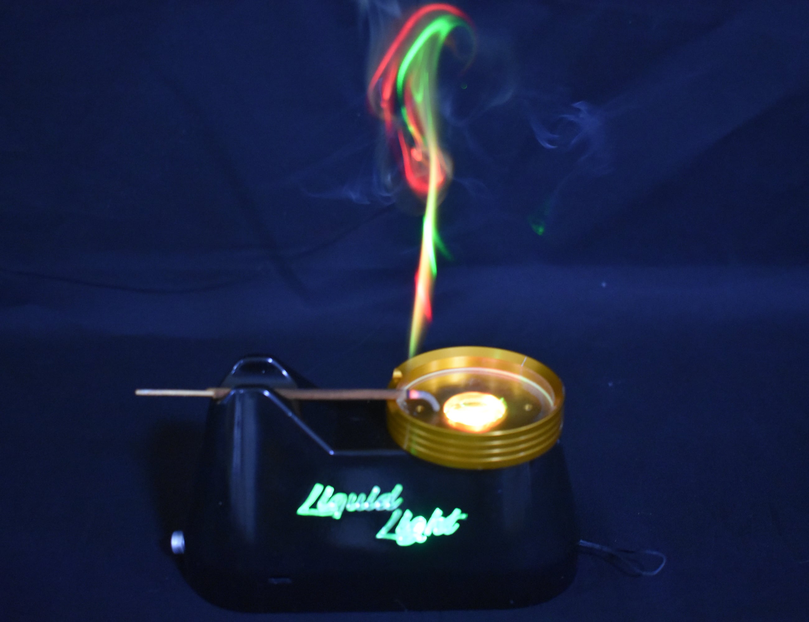 industrial design，Glass，aluminium，lighting，atmosphere，lamp，