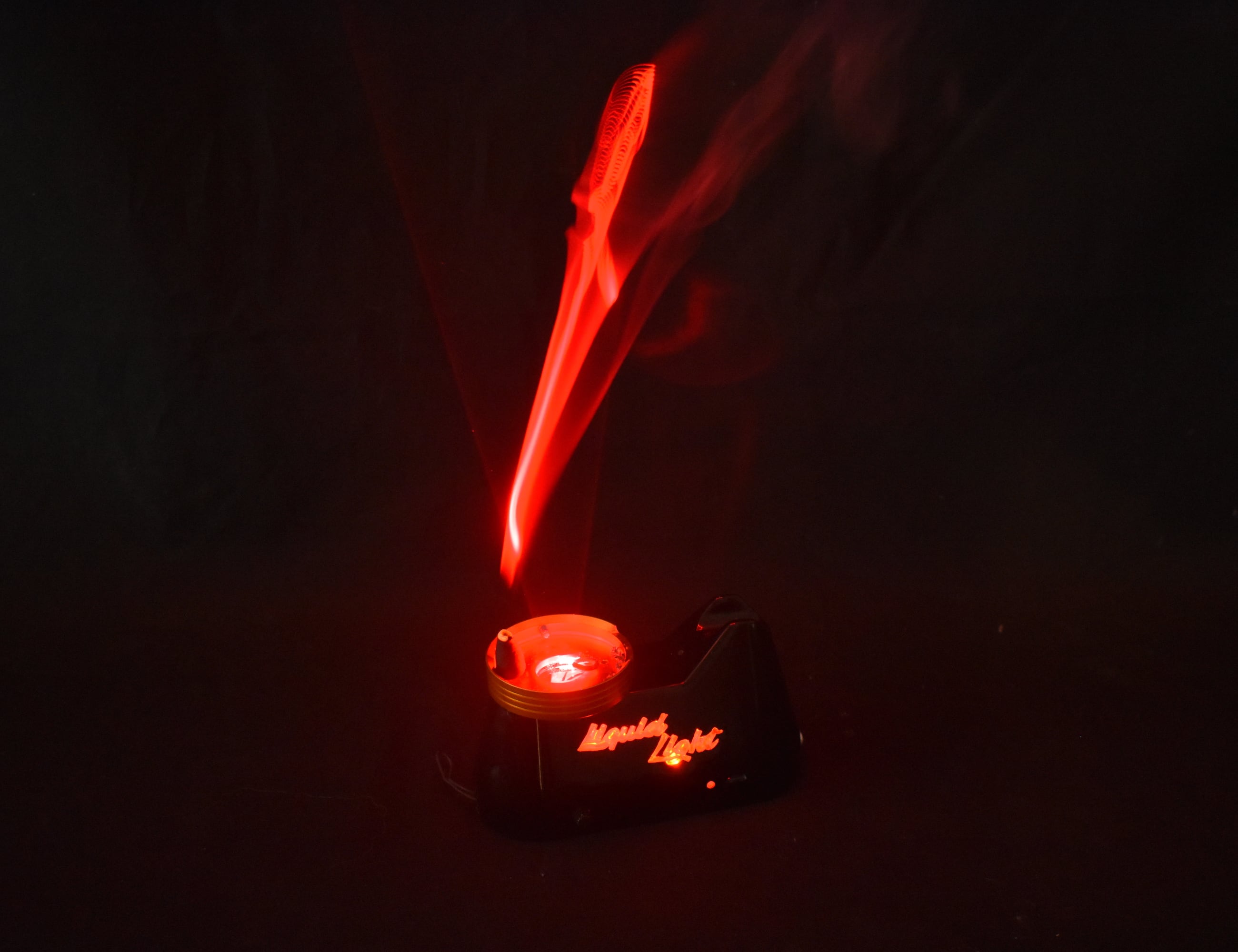 industrial design，Glass，aluminium，lighting，atmosphere，lamp，