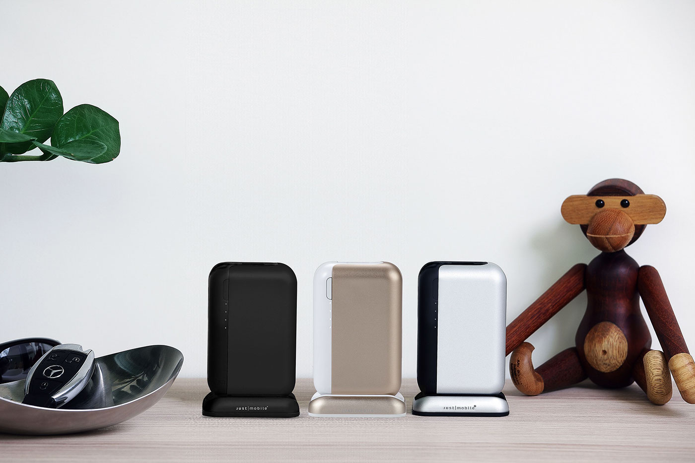 Seat charging mobile power supply，white，black，reddot award，2015 red dot，