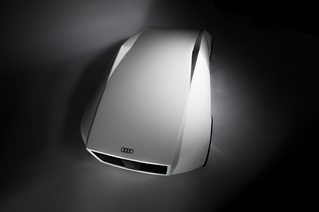 White system，electric vehicle，Shape design of music symbols，Streamline smooth，Unique sound image，