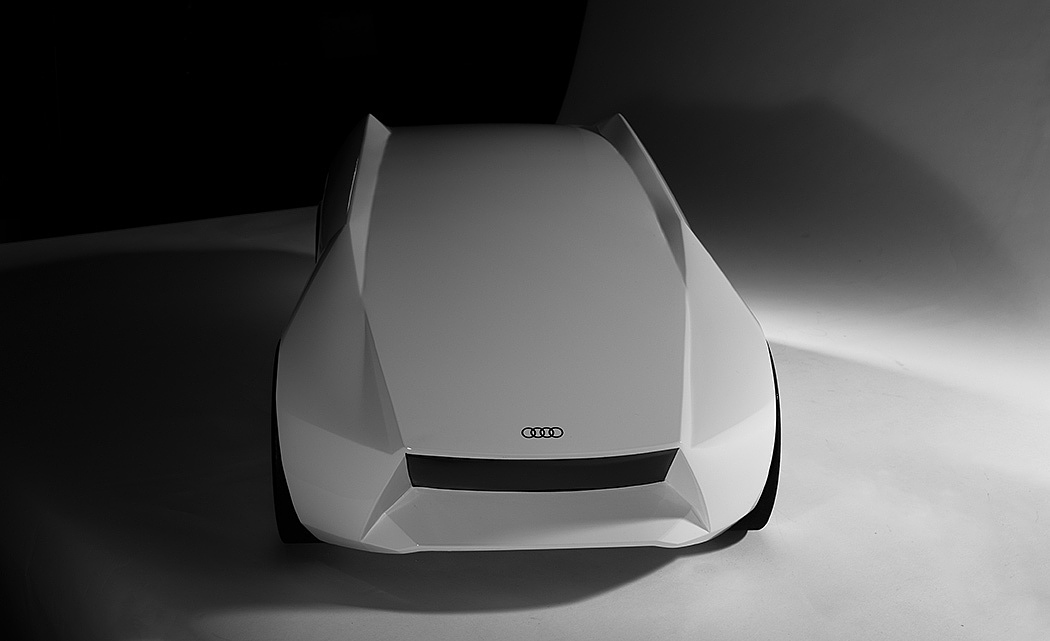 White system，electric vehicle，Shape design of music symbols，Streamline smooth，Unique sound image，