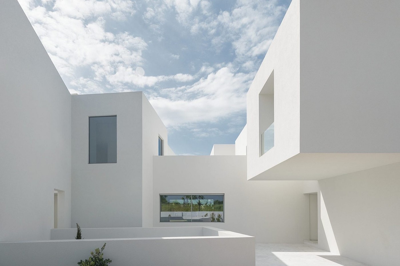 Minimalism，villa，Golf Course，white，