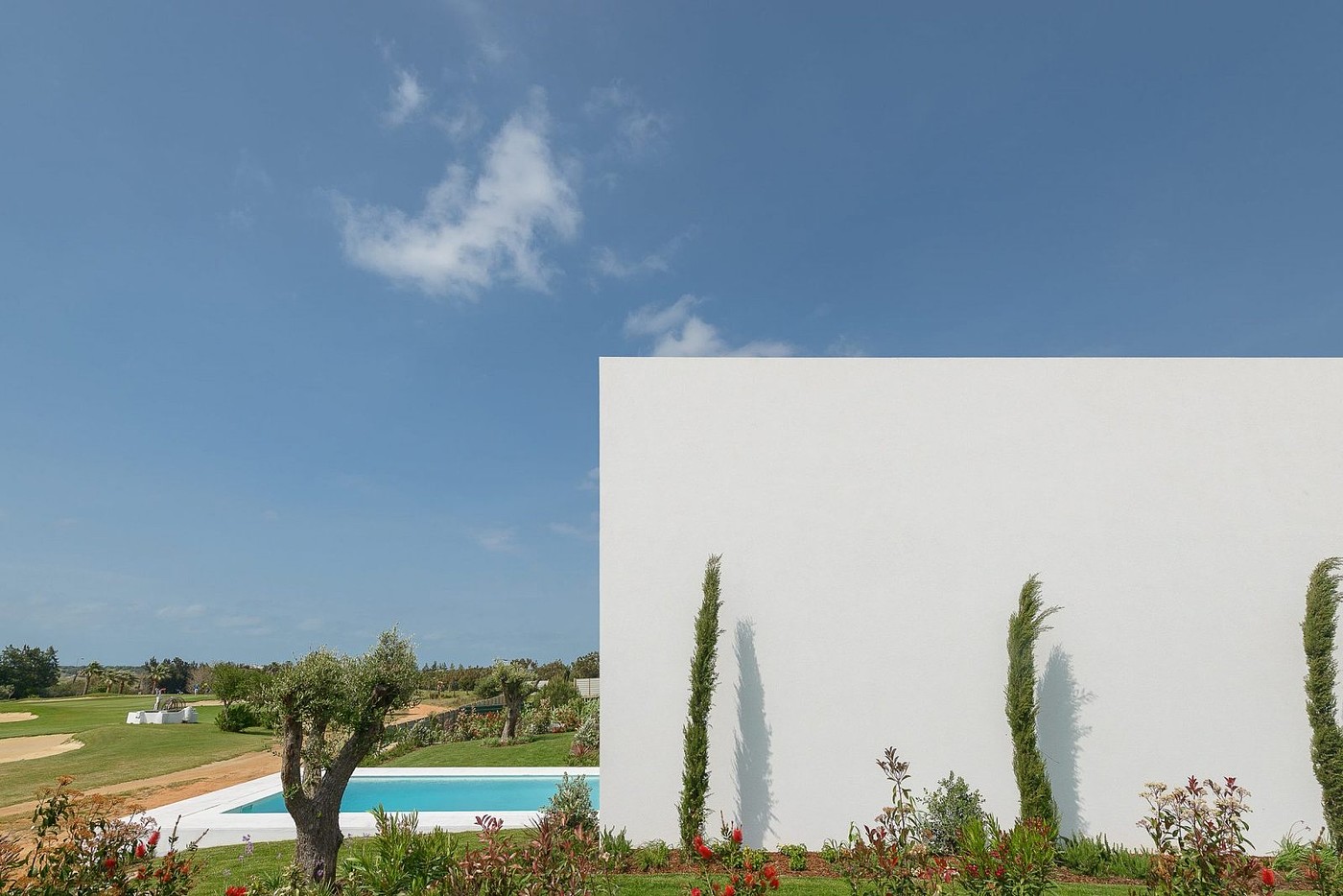 Minimalism，villa，Golf Course，white，