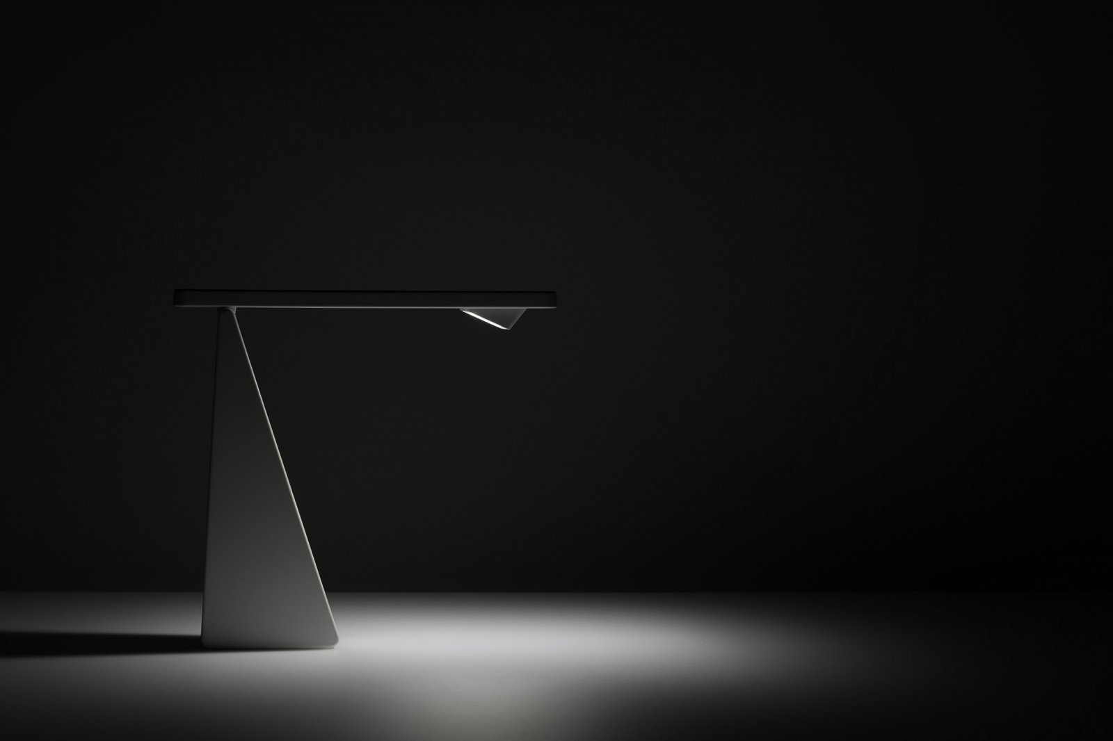 white，Desk lamp，Simplicity，Minimalist，handle，