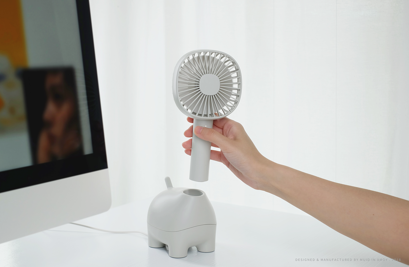Toys，Love animals，white，Small fan，
