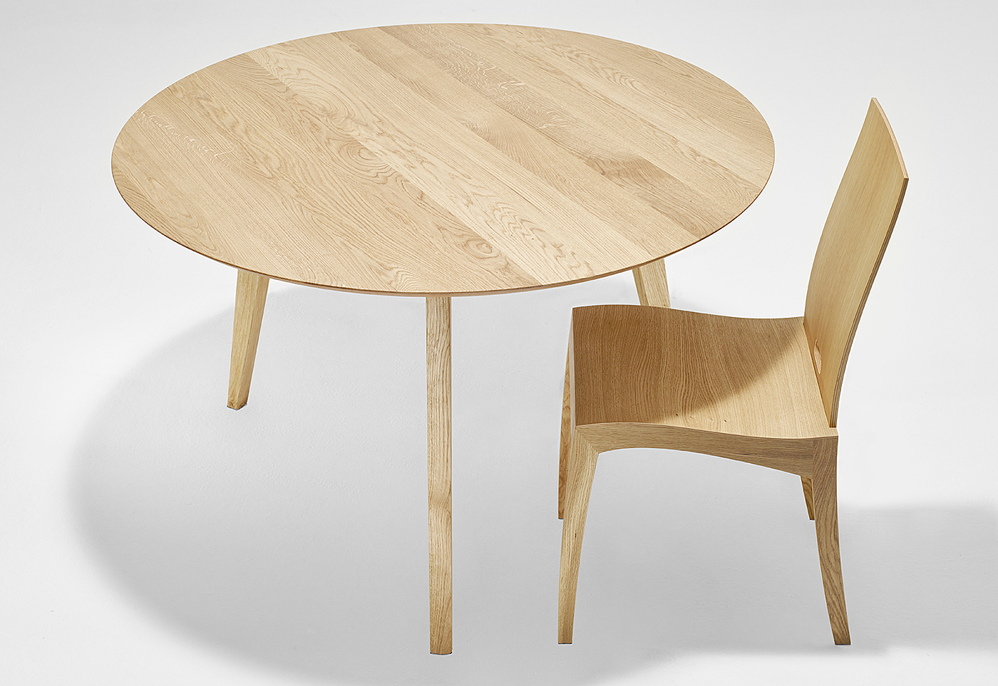 FINN，桌椅，人机工学，椅子，桌子，木质家具，