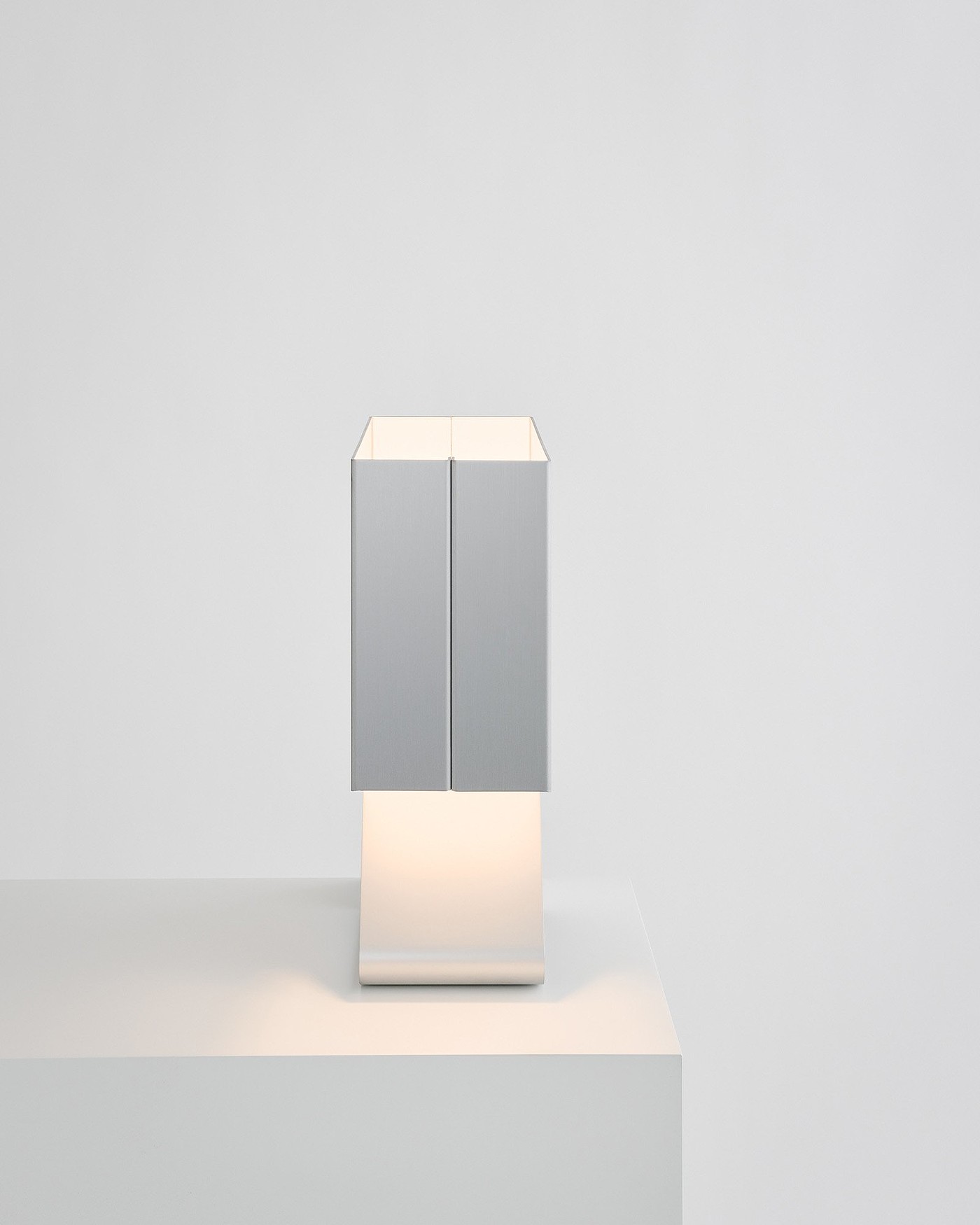 product design，industrial design，white，grace，concise，Desk lamp，lamp，