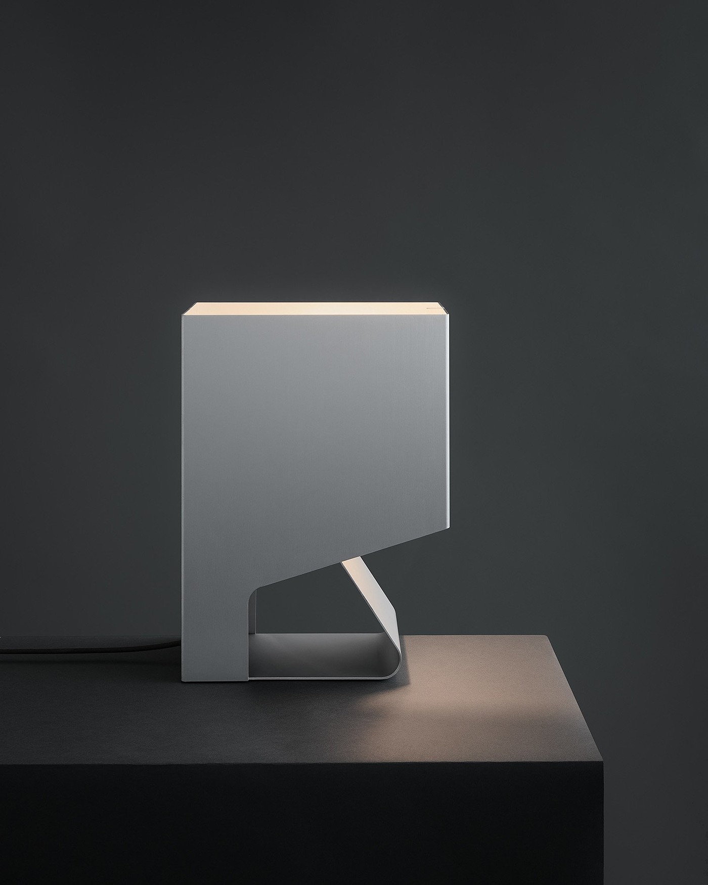 product design，industrial design，white，grace，concise，Desk lamp，lamp，