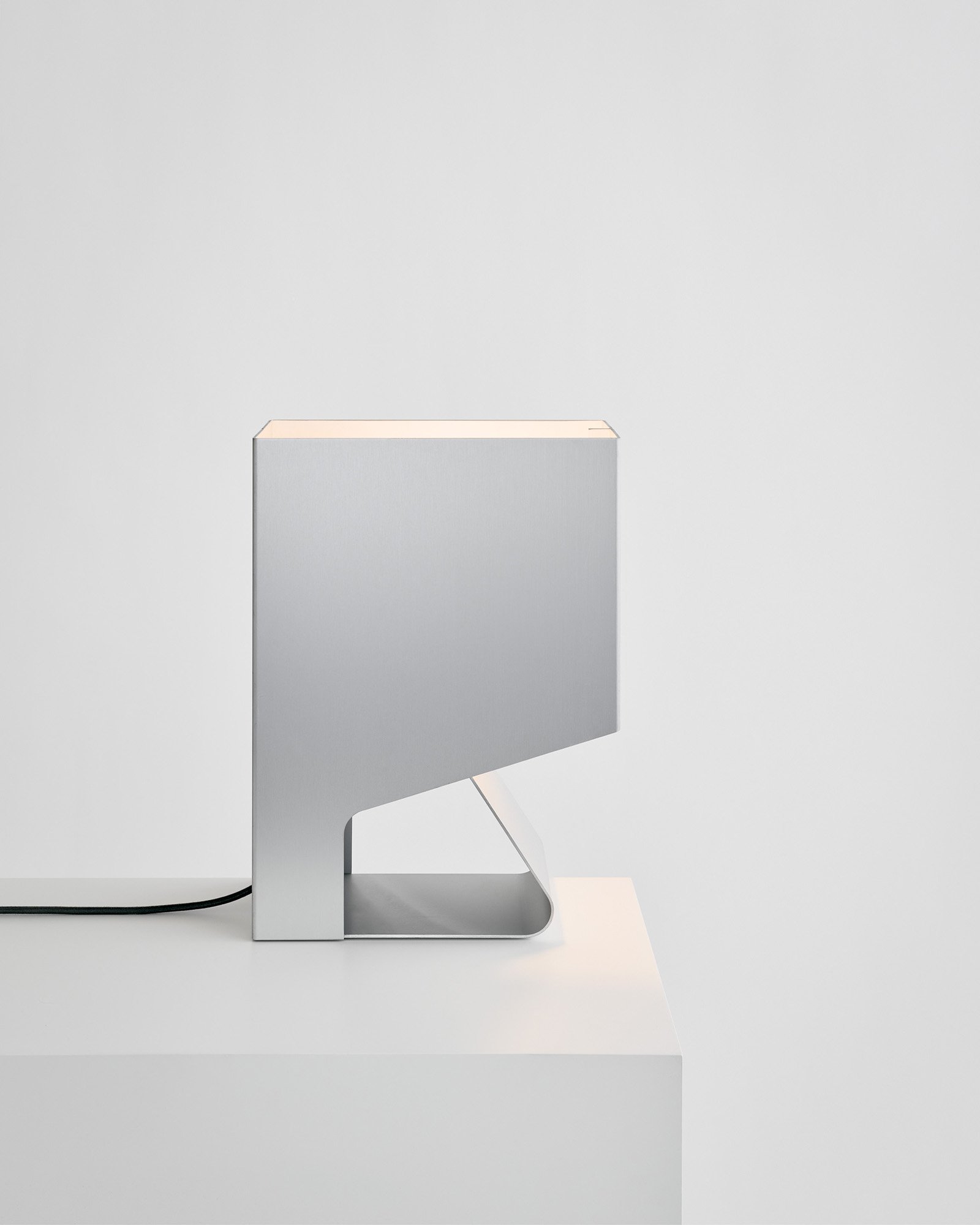 product design，industrial design，white，grace，concise，Desk lamp，lamp，