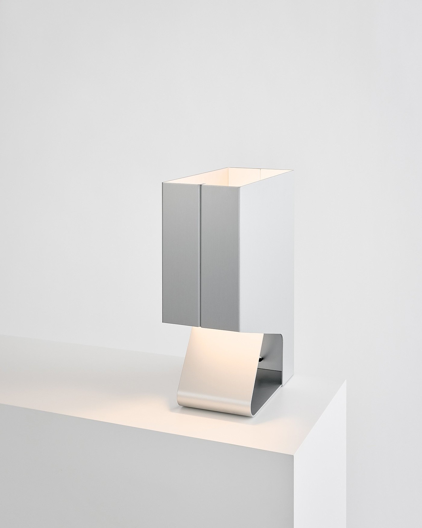 product design，industrial design，white，grace，concise，Desk lamp，lamp，