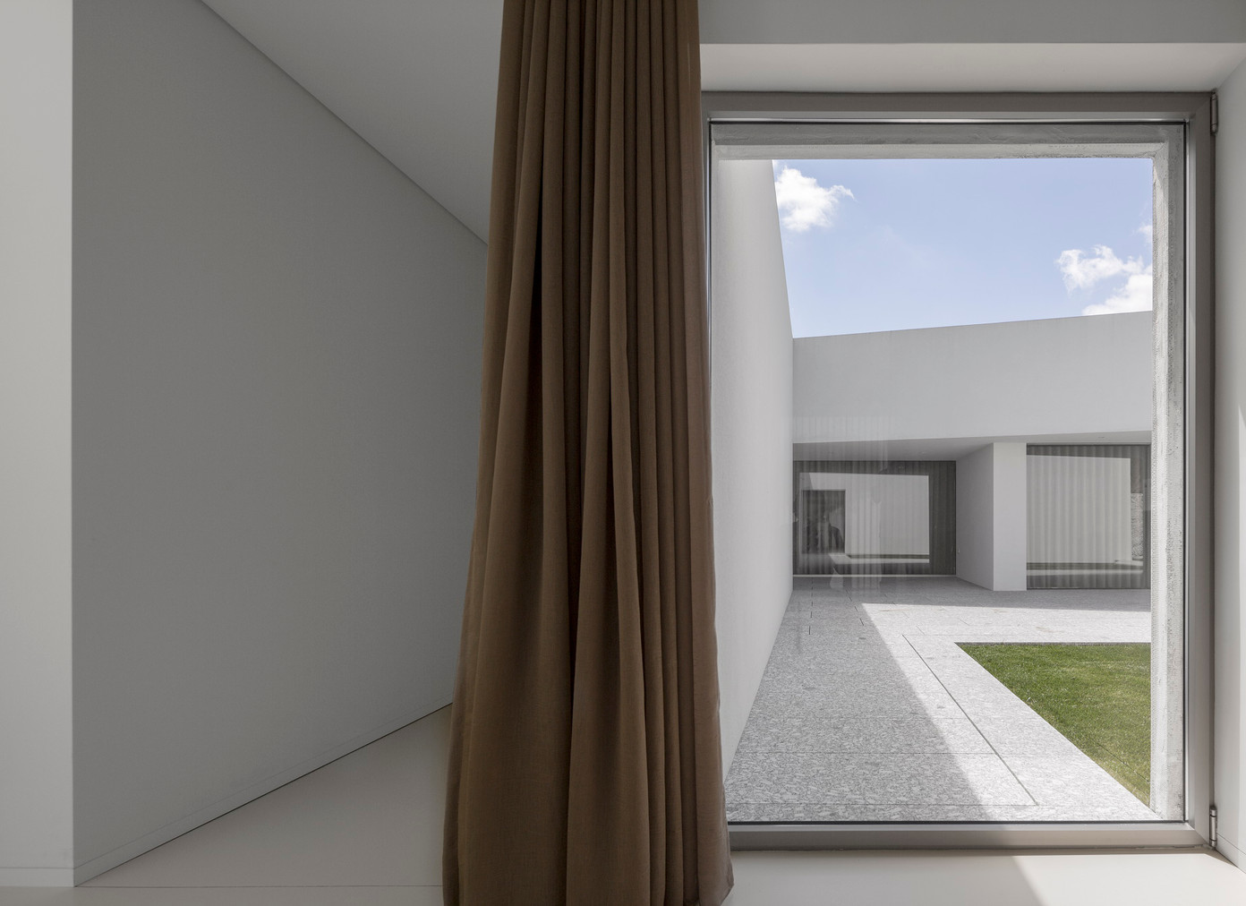 White House，grace，House Brunhais，