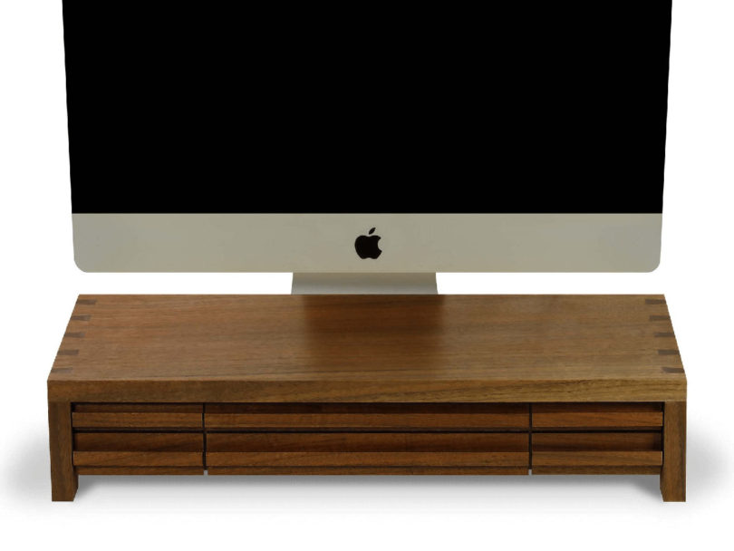 wood，desk，The Planet 6，