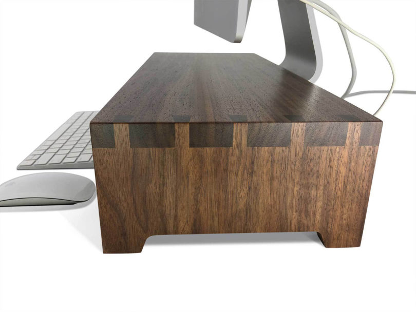 wood，desk，The Planet 6，