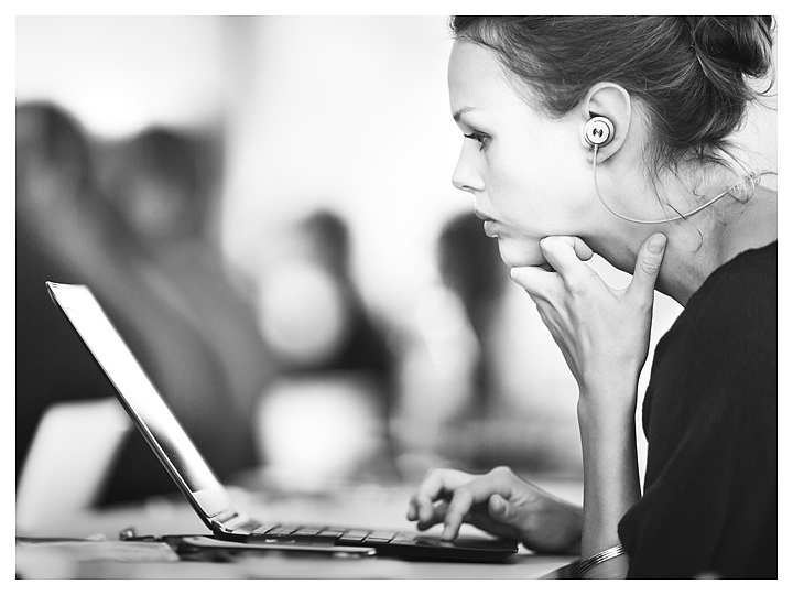 industrial design，Digital，intelligence，modern，Simplicity，wired，headset，
