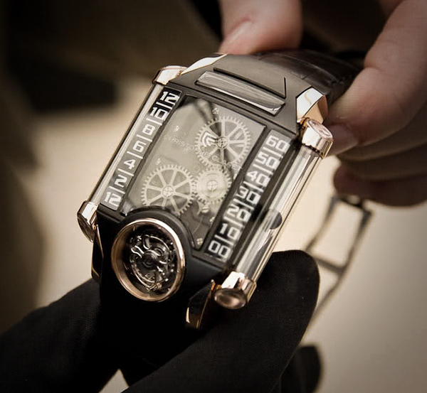 Magnetic levitation to show，Tourbillon operation，Titanium metal，Mechanical sense，