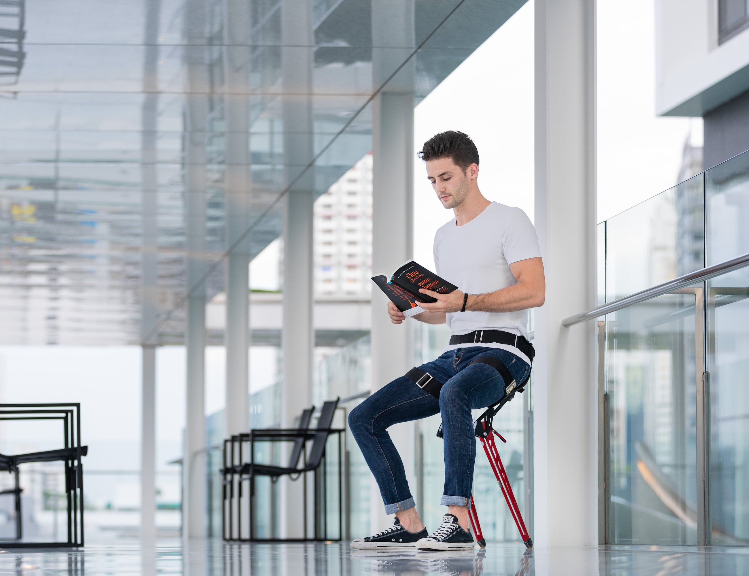 LEX，Wearable bionic chair，Metal，