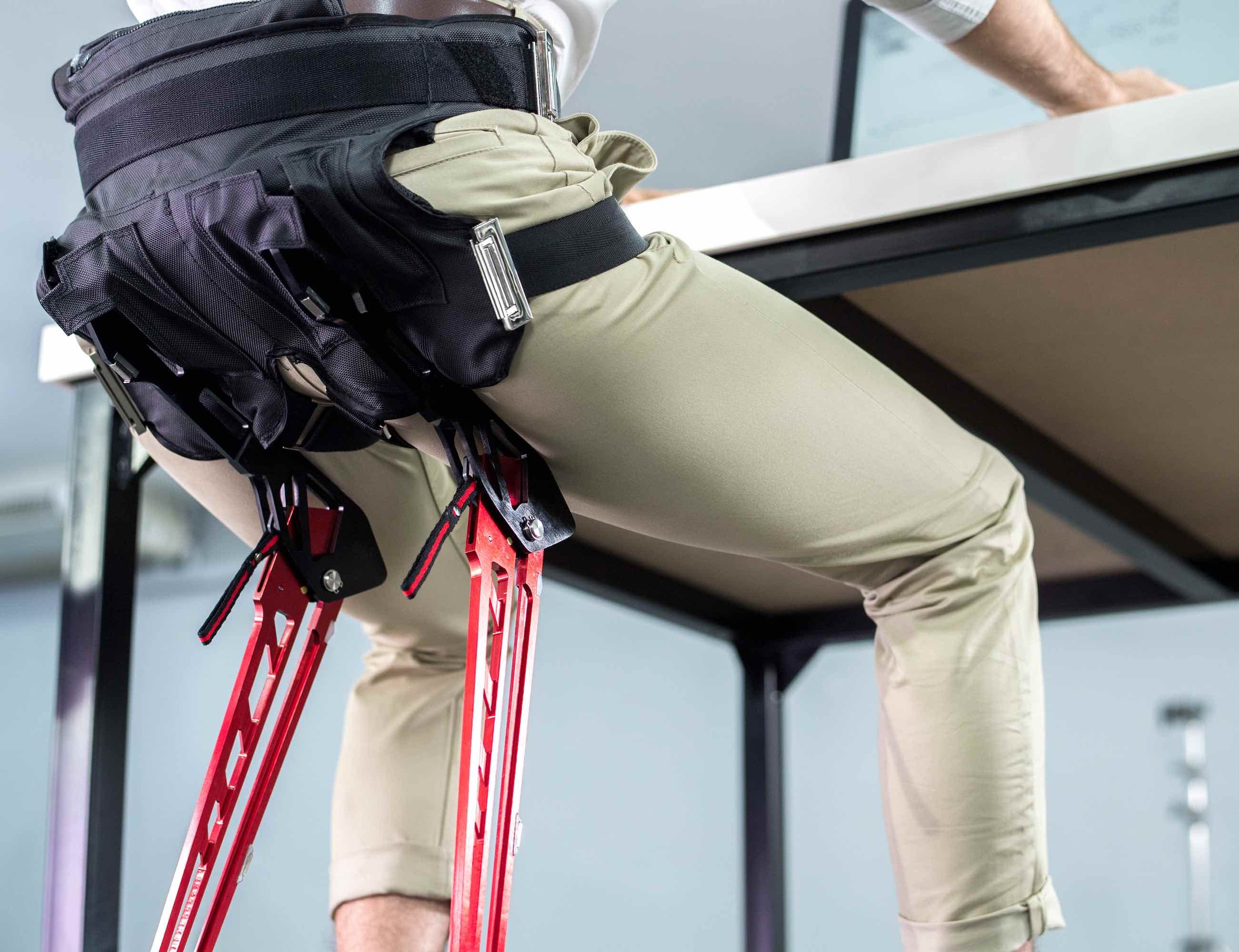 LEX，Wearable bionic chair，Metal，