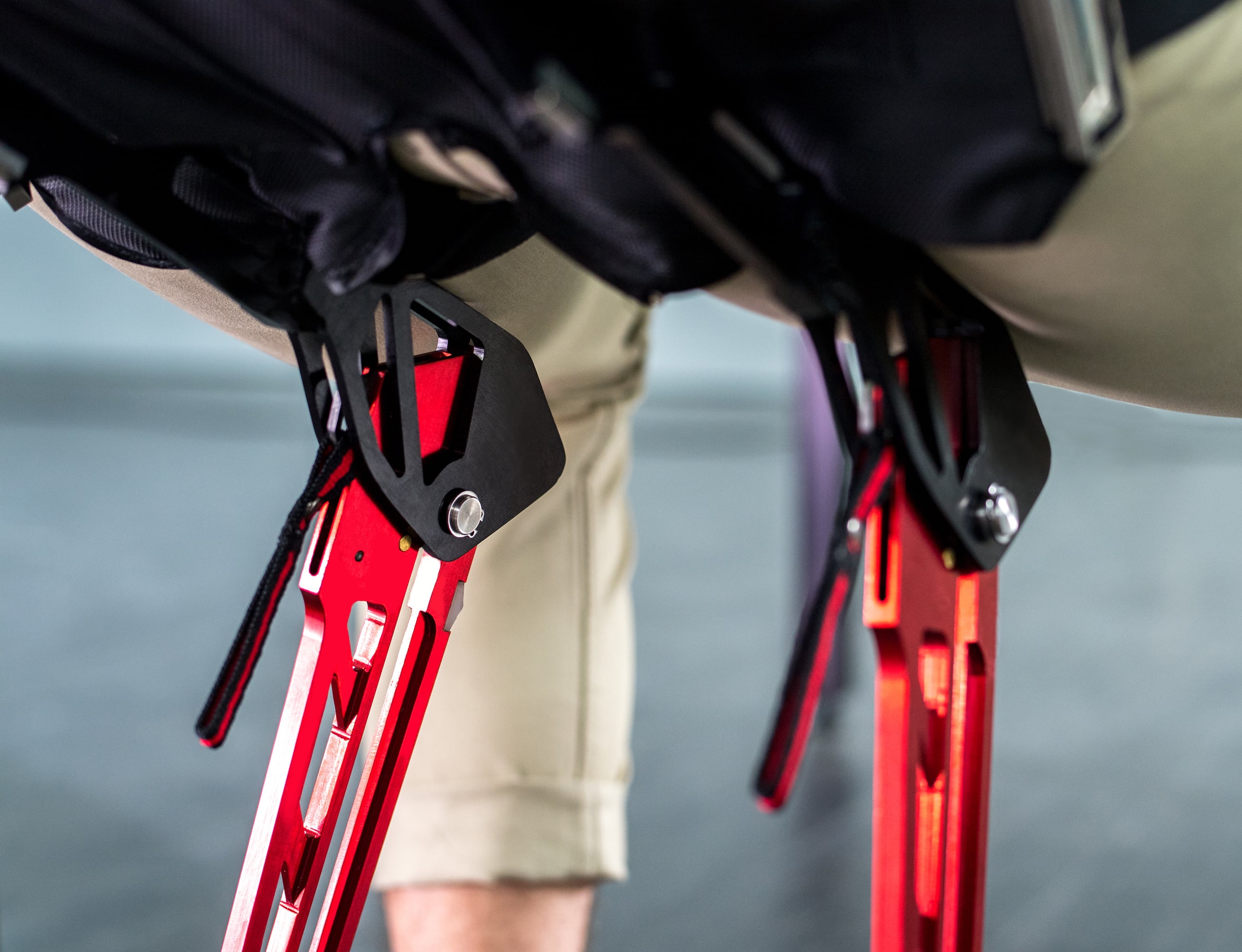 LEX，Wearable bionic chair，Metal，