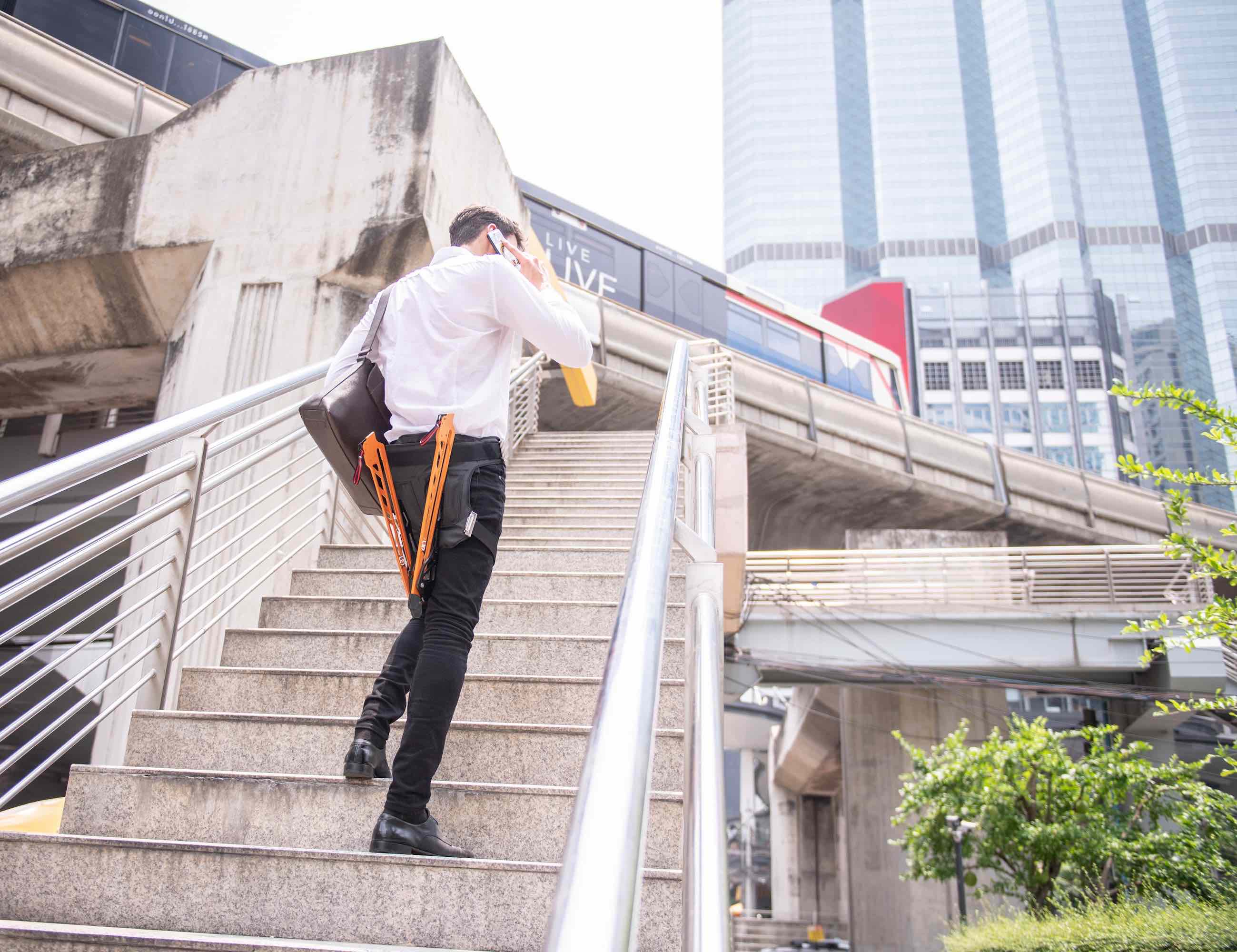 LEX，Wearable bionic chair，Metal，