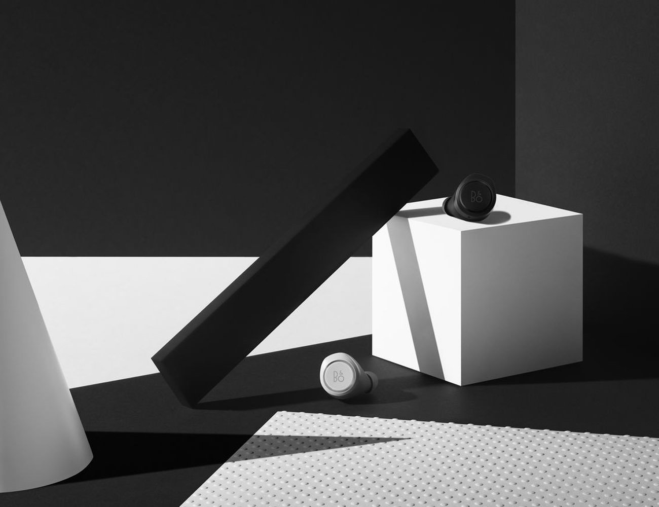 Limited edition，black，wireless，headset，True，Bang＆Olufsen E8，