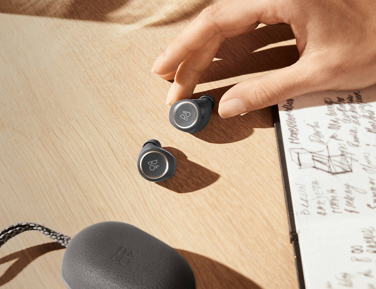 Limited edition，black，wireless，headset，True，Bang＆Olufsen E8，