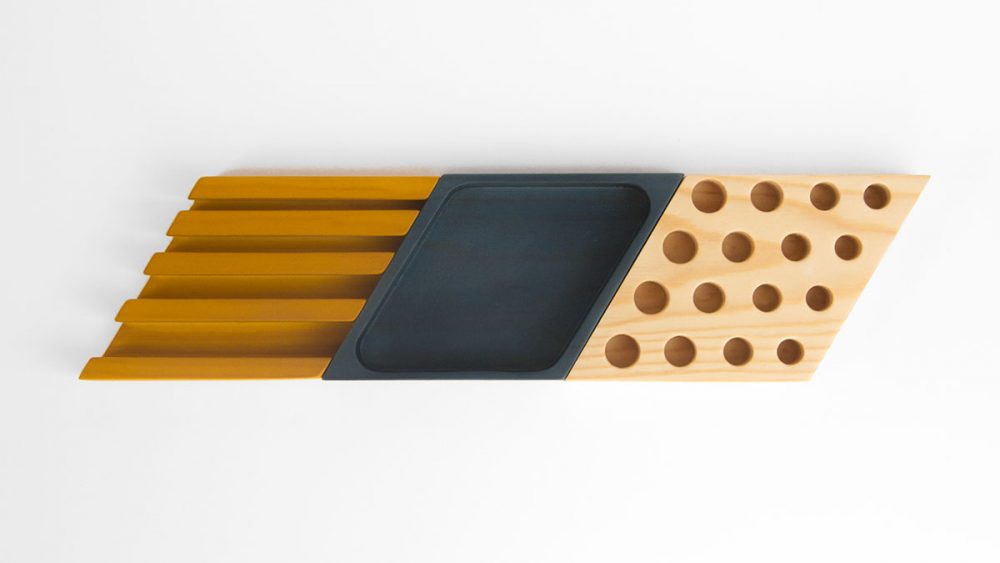 Receive，to work in an office，desktop，here，