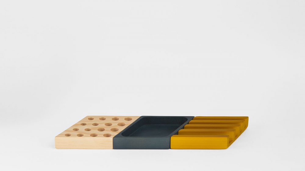 Receive，to work in an office，desktop，here，