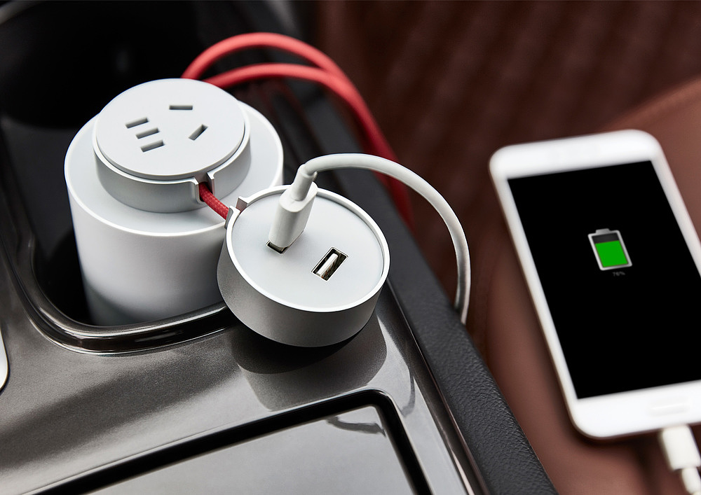 Car charger，Digital，product design，2018 red dot award，
