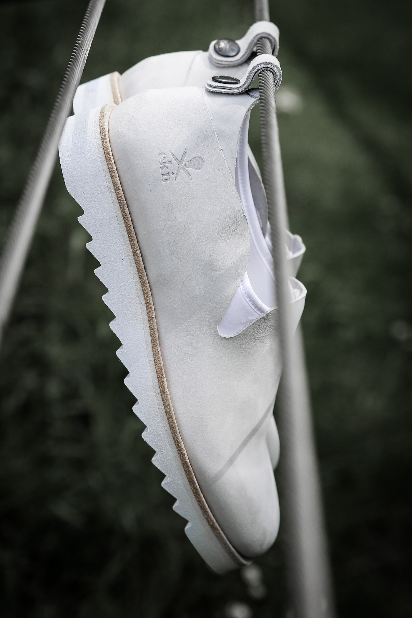 shoes，concise，comfortable，Seamless upper，white，