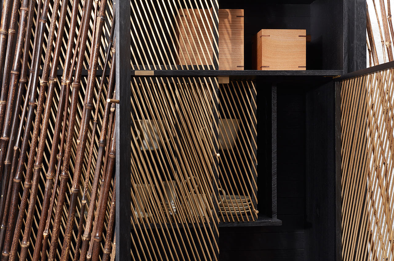 Bookcase，Bamboo，In Shadows，