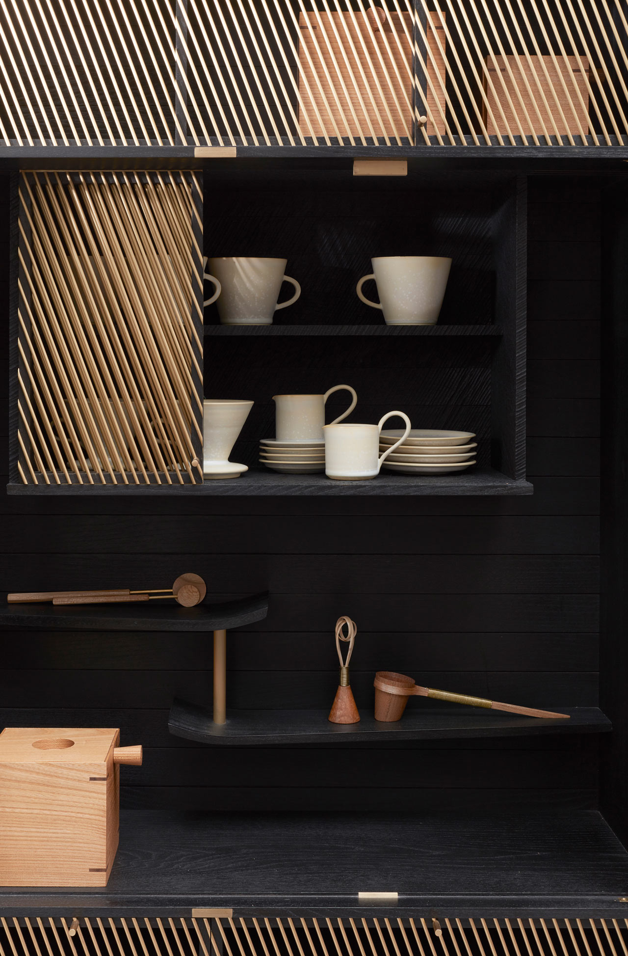 Bookcase，Bamboo，In Shadows，