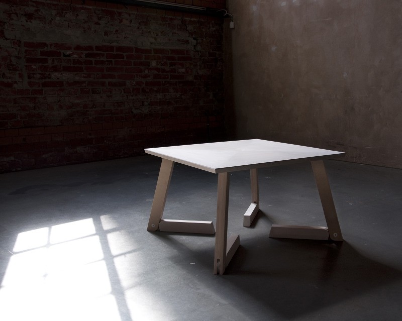 product design，Knee joint，Kneeling table，Bambi，