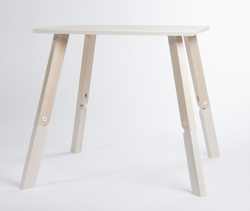 product design，Knee joint，Kneeling table，Bambi，