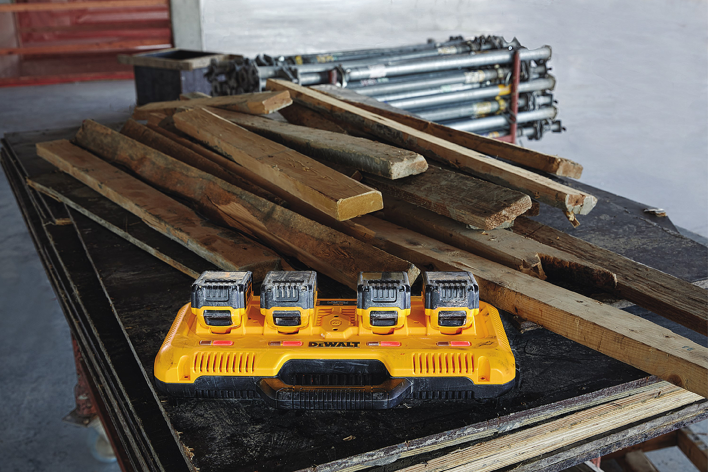 product design，Multi port synchronous fast charger，dewalt，