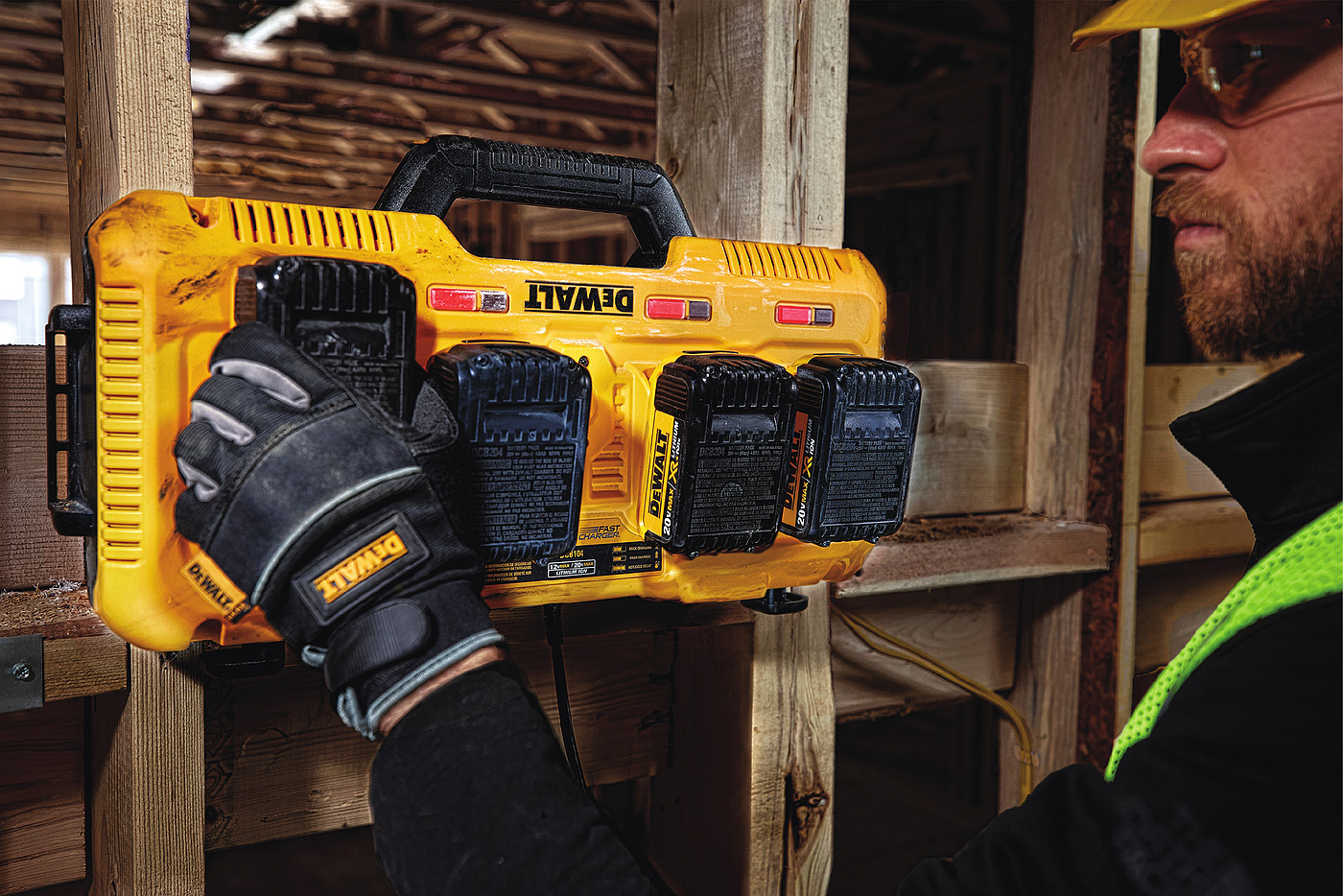 product design，Multi port synchronous fast charger，dewalt，