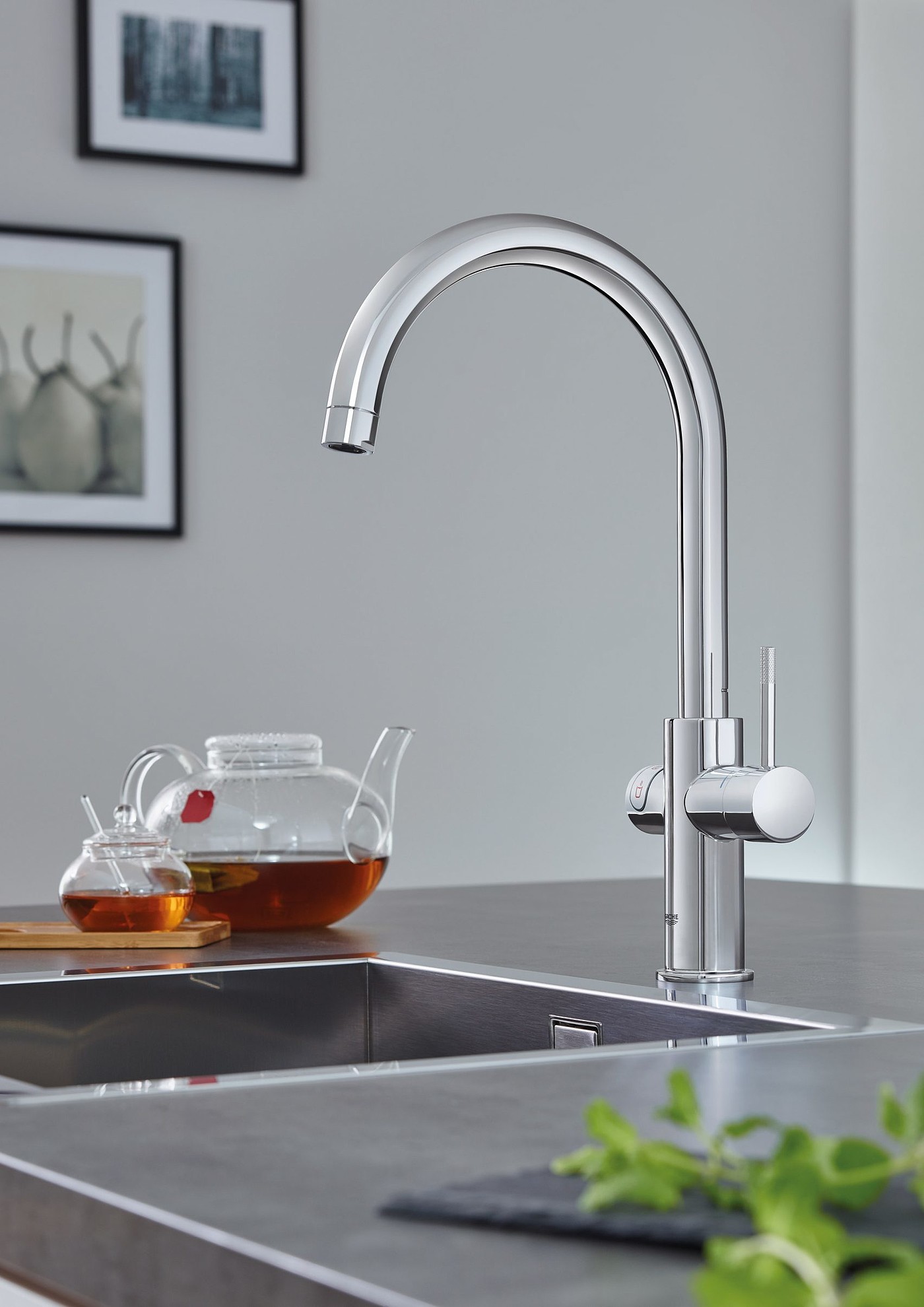 Large，water tap，kitchen，