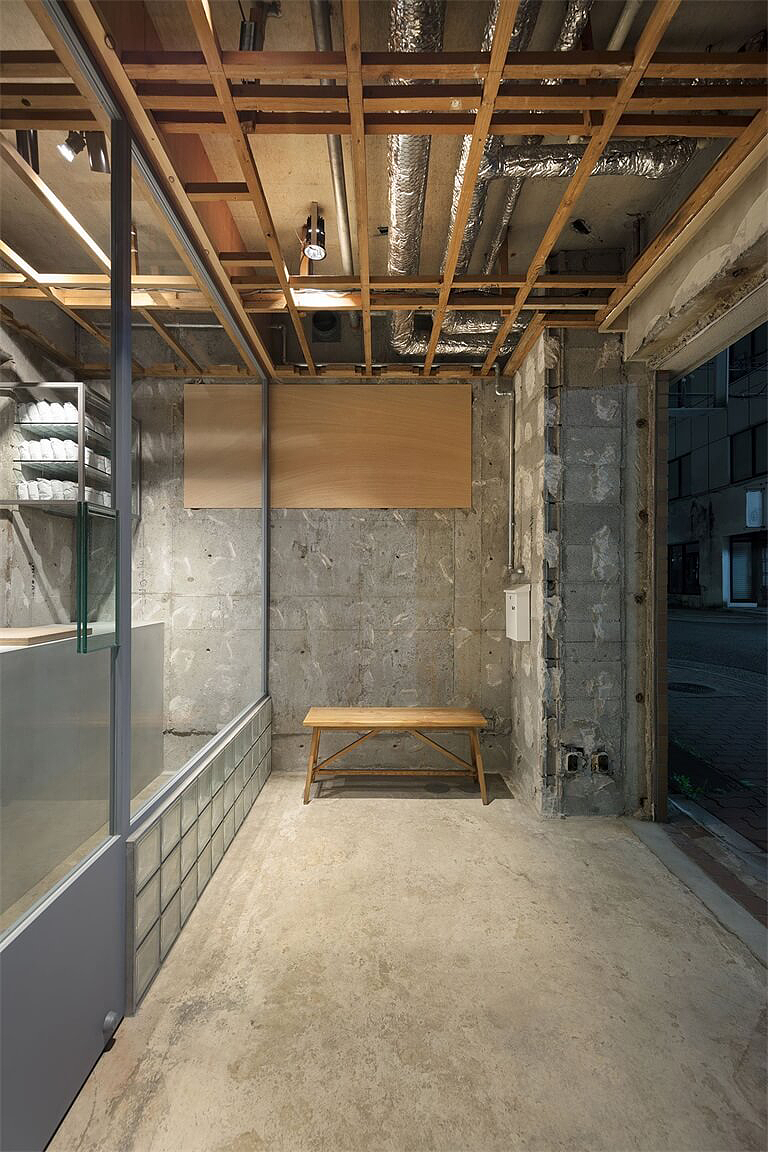 咖啡店，建筑室内，软装，室内设计，自然，原始，水泥，工业风，日本神户，