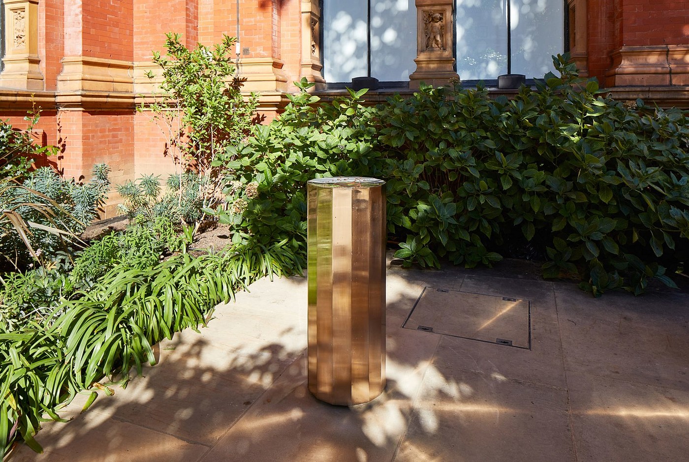 product design，industrial design，bronze，interest，sensor，Water dispenser，