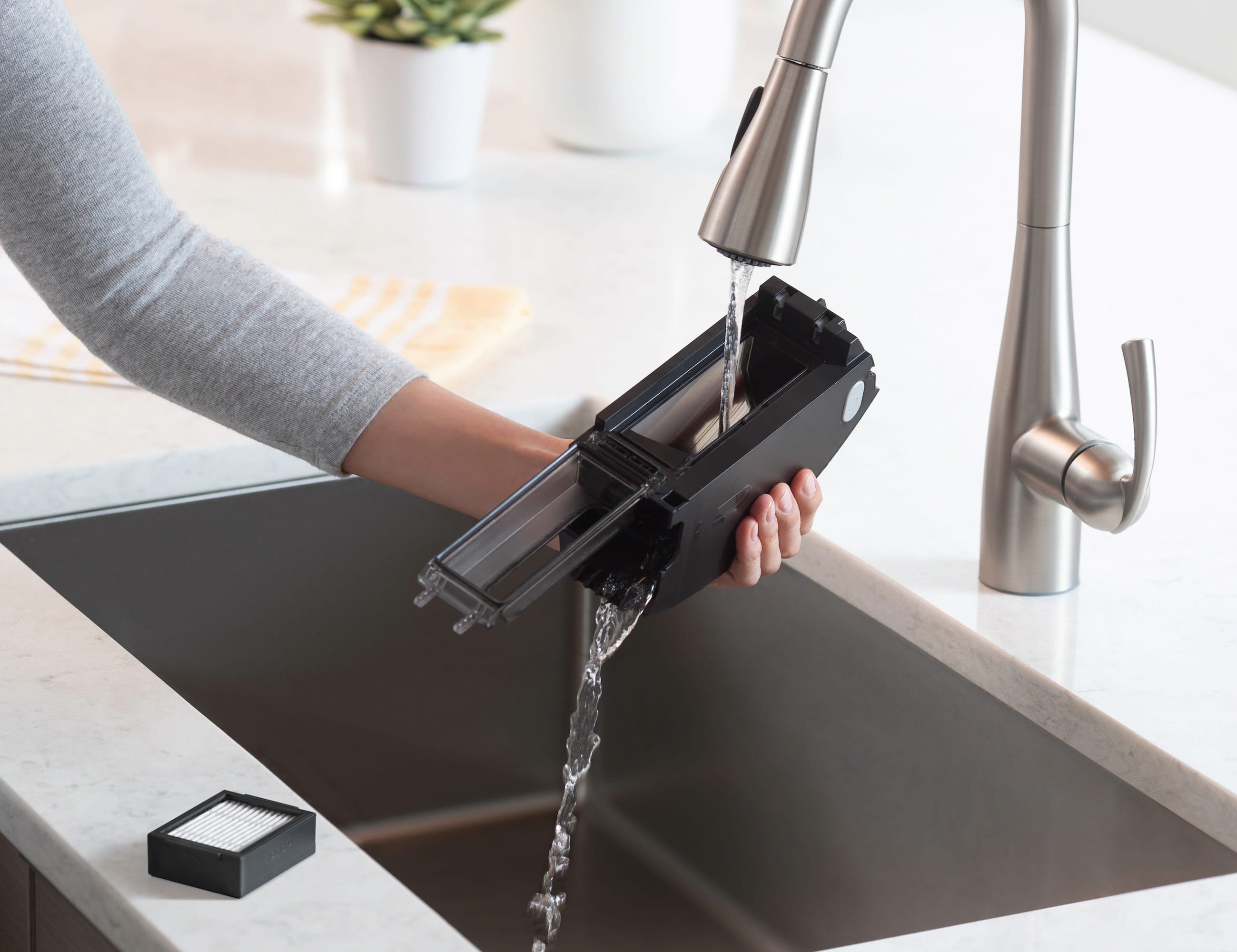 product design，Vacuum cleaner，Automatic emptying robot，