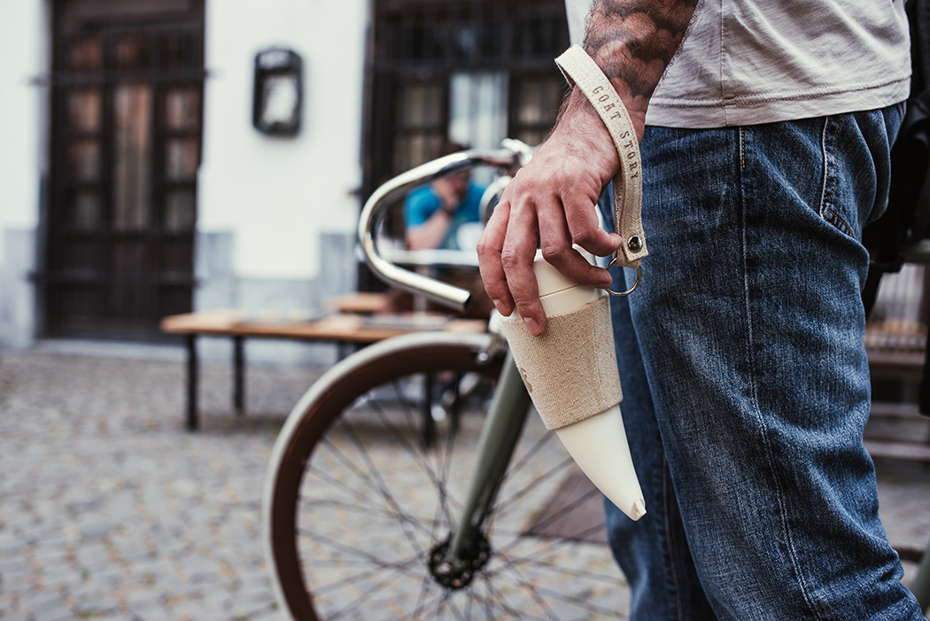 Peculiar shape，Creative and novel，small office , home office，outdoor sport，Convenient and concise，