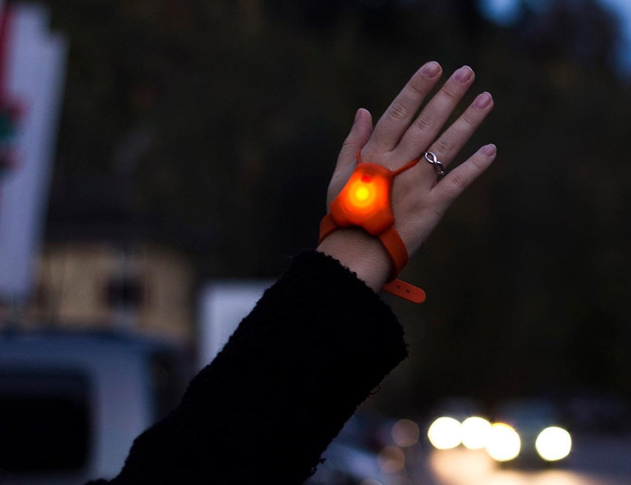 SeniTurn，Safety indicator，Wearable ，