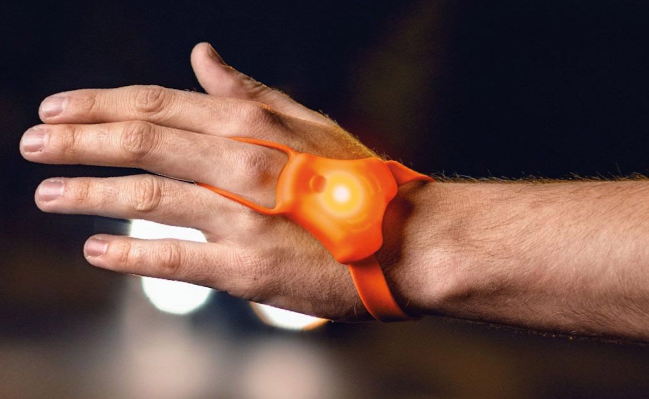 SeniTurn，Safety indicator，Wearable ，