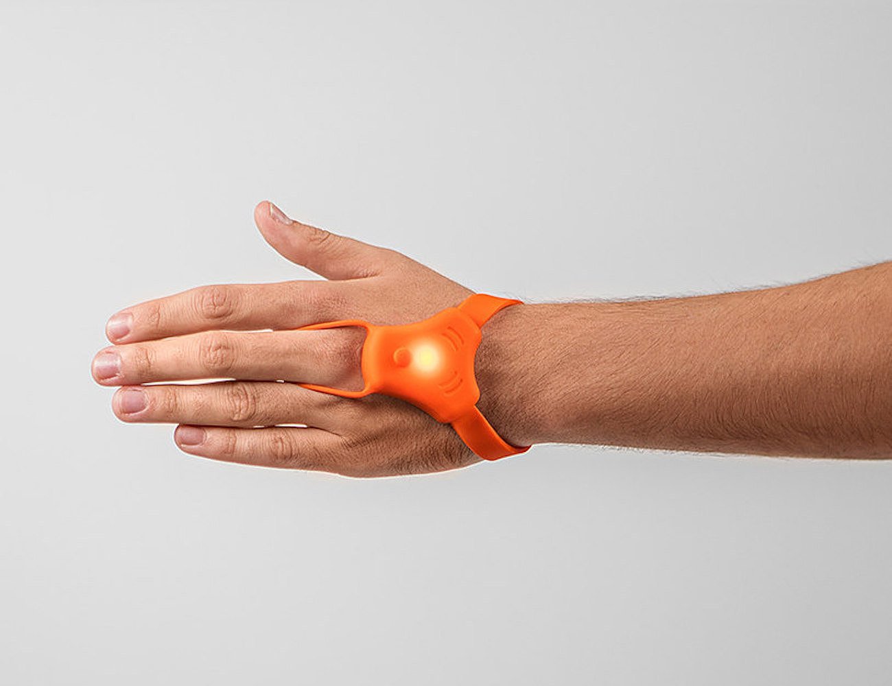 SeniTurn，Safety indicator，Wearable ，