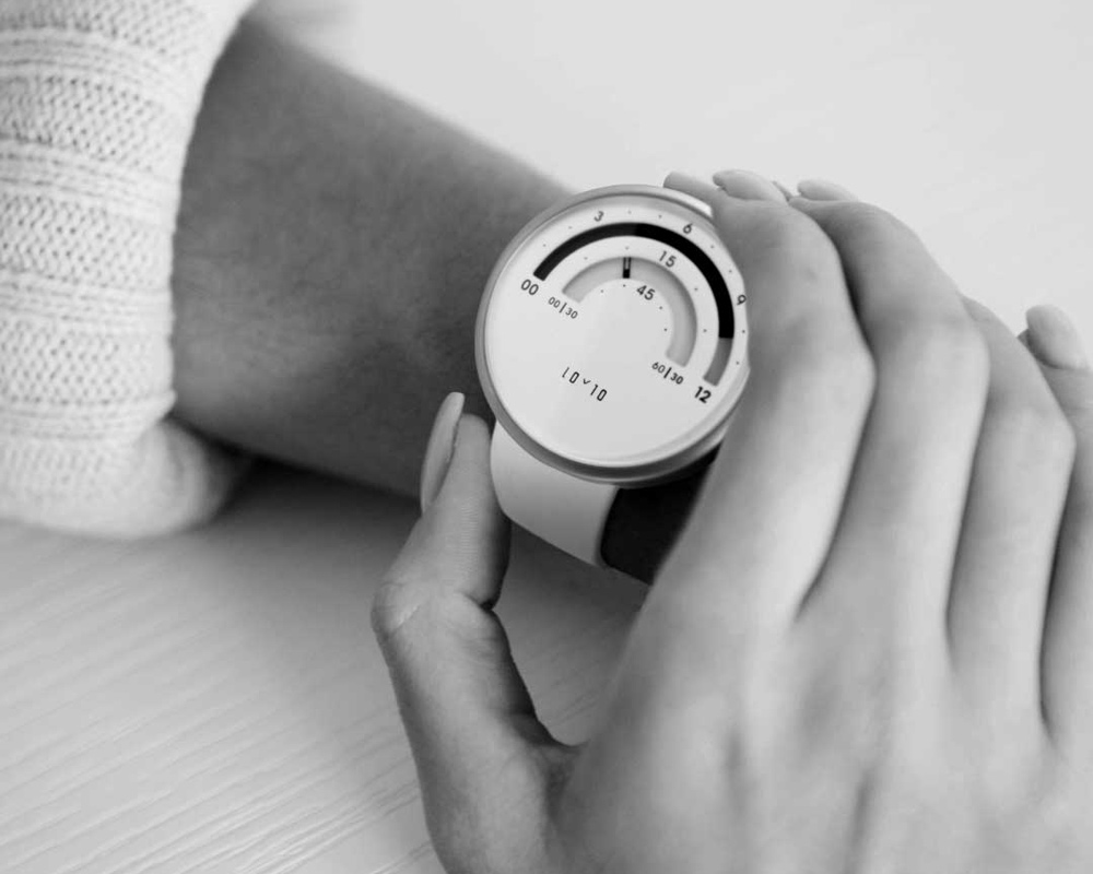 surface，Wrist watch，white，neat，coordinate，industrial design，product design，