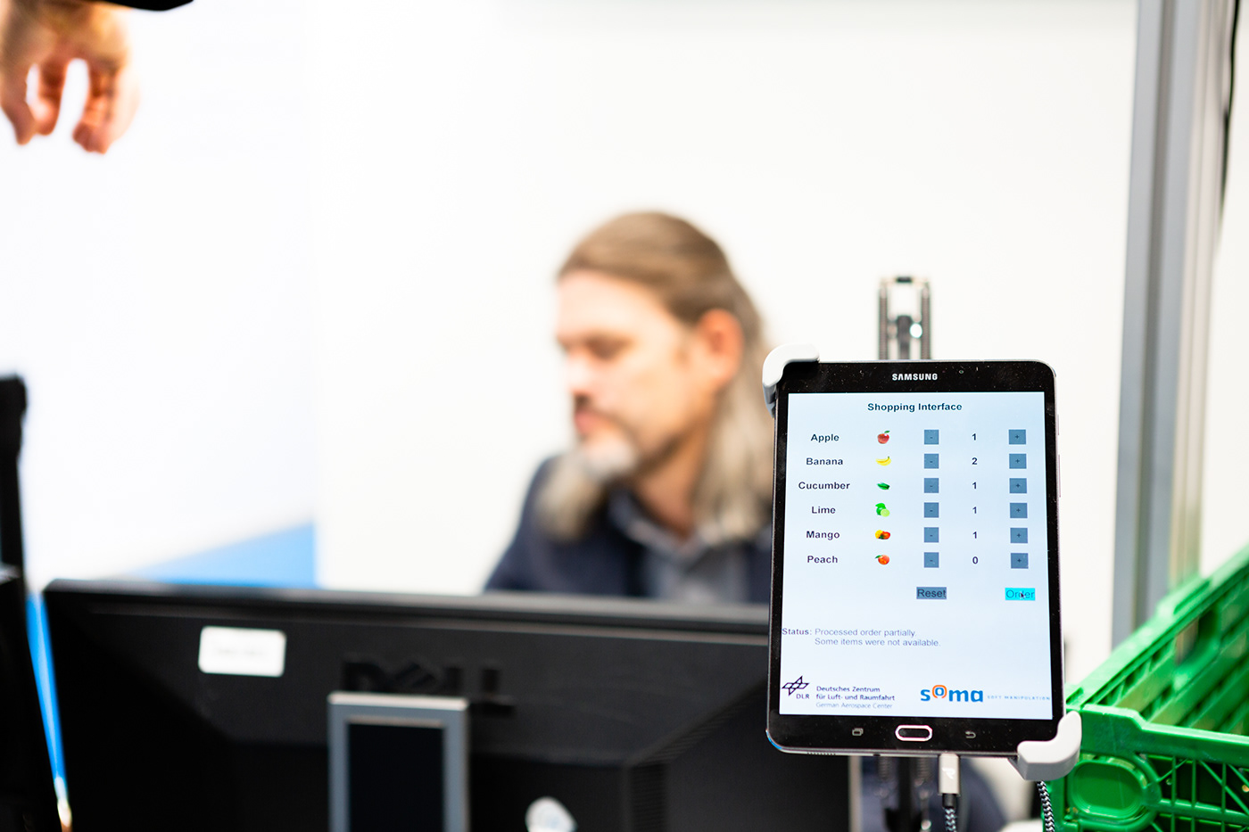 DLR，clash，3D simulation，experiment，Demonstrator，manipulator，blue，