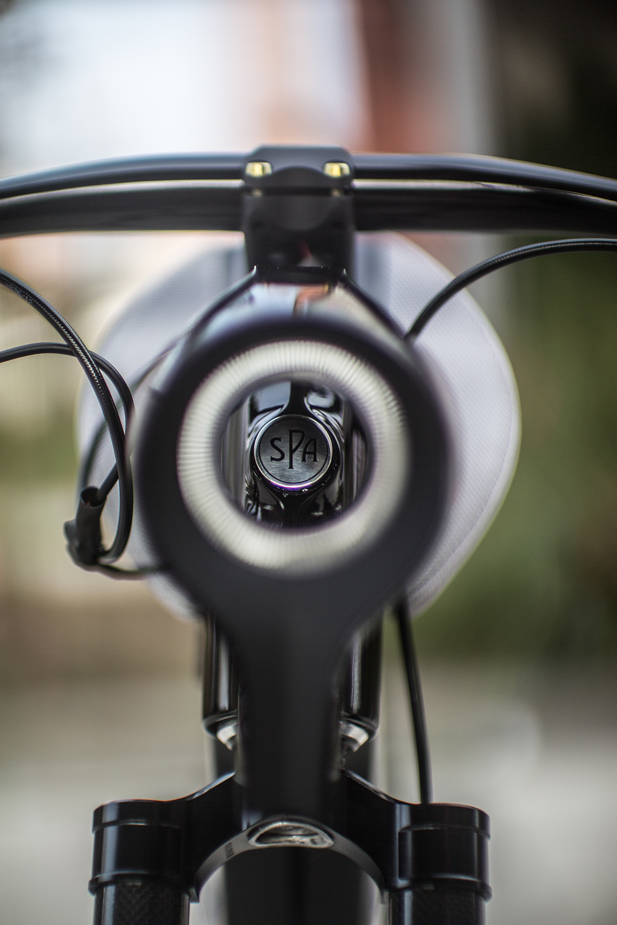 Pedal electric hybrid，Carbon fiber material，Led turn signal lamp，Light and fast，There is storage space，