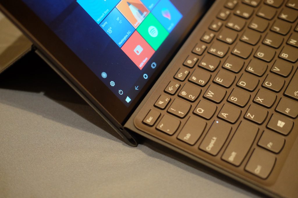 Notebook computer，Digital，product design，2018 red dot award，