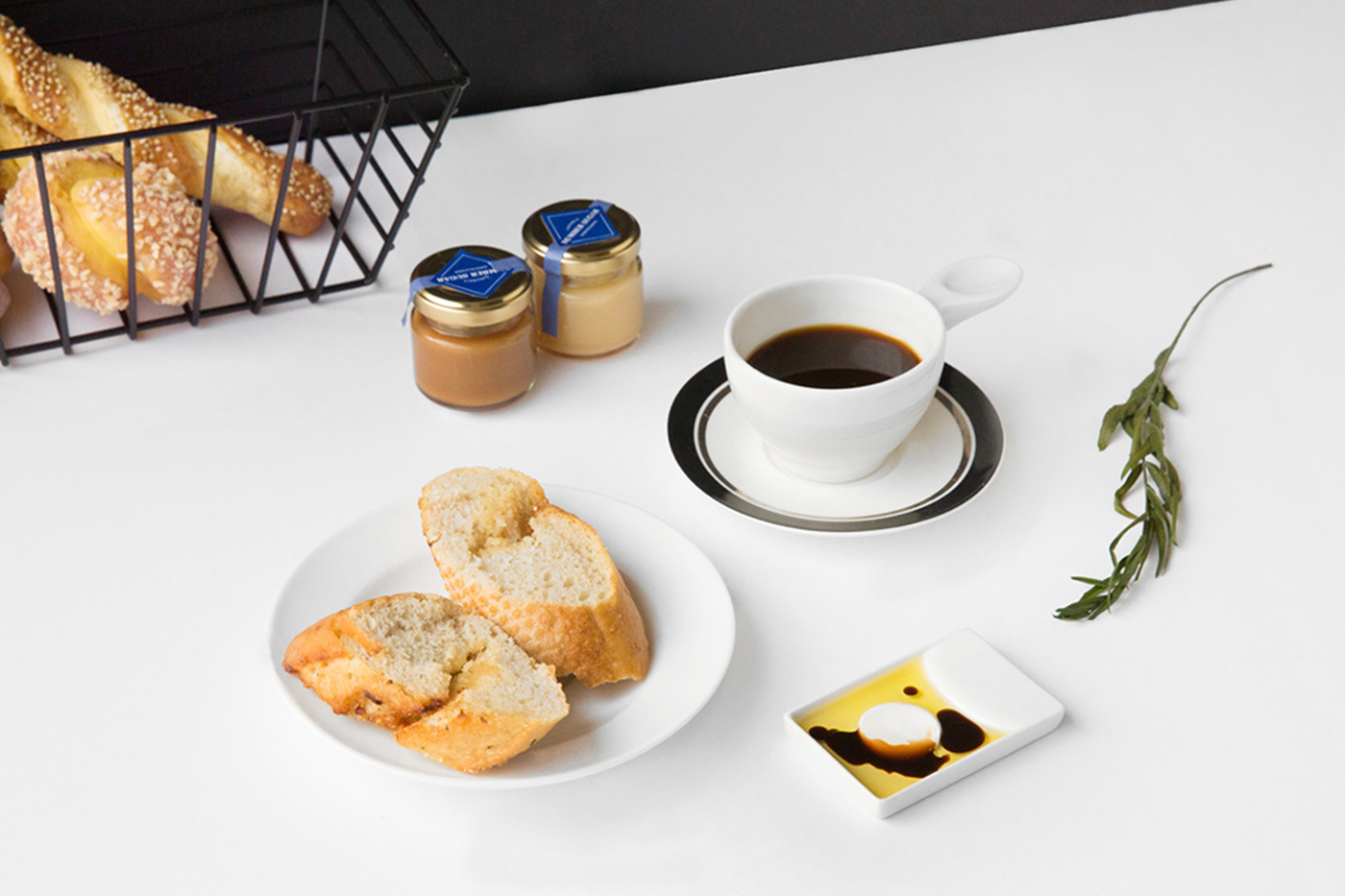 Dip dish，moon，Kitchen table，