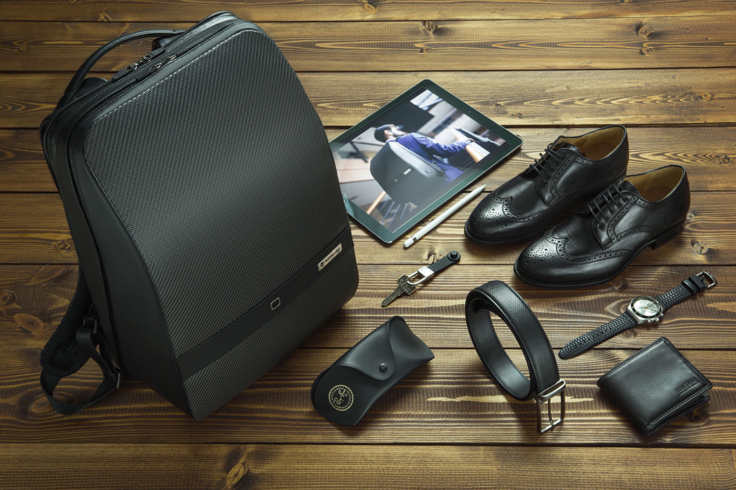 Leatherwear，carbon fibre，intelligence，knapsack，Lumzag，Armen Poghosyan，